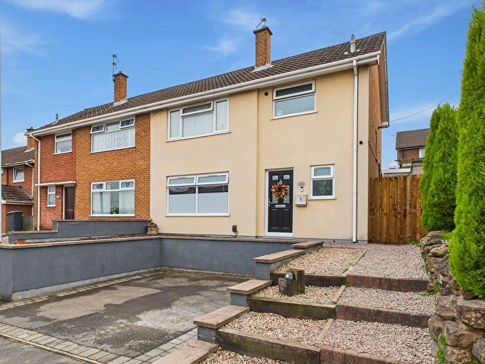 3 Bedroom Semi-Detached House For Sale In Roundwood Road, Arnold, Nottingham, NG5