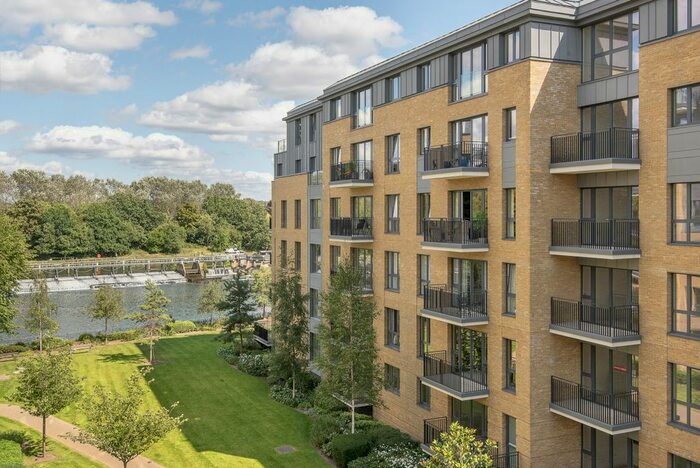 1 Bedroom Flat To Rent In Pinewood Gardens, Teddington, TW11
