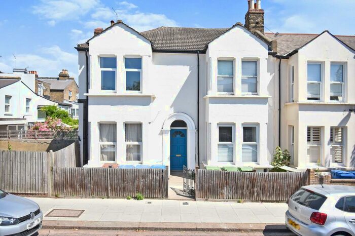 1 Bedroom Flat To Rent In Goodrich Road, SE22