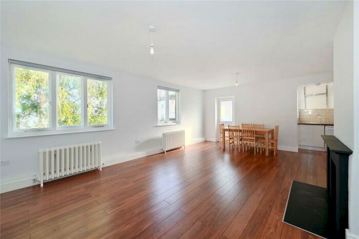 2 Bedroom Flat To Rent In St Annes Close, London, N6