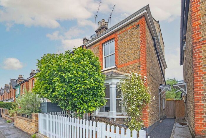 3 Bedroom Property To Rent In Windsor Road, Kingston Upon Thames, KT2