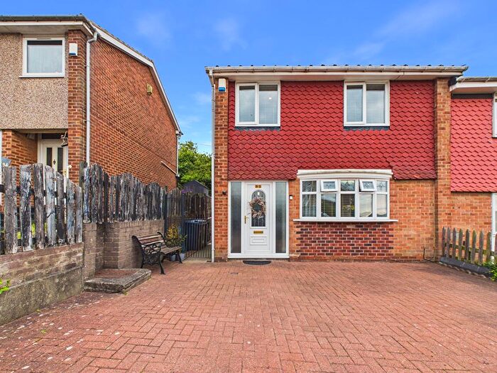 3 Bedroom Semi-Detached House For Sale In Borrowdale Gardens, Low Fell, NE9