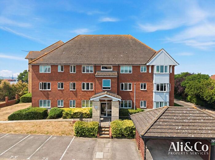 2 Bedroom Apartment For Sale In St. Leonards Close, Grays, RM17