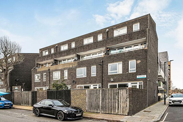 4 Bedroom Maisonette For Sale In Rutley Close, London, SE17
