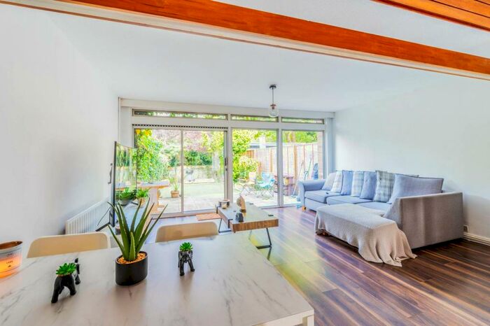 3 Bedroom House To Rent In Parkside Avenue, Bickley, Bromley, BR1