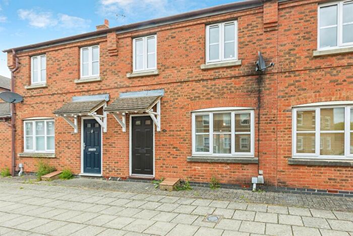 3 Bedroom Terraced House For Sale In Kingsgate, Aylesbury, HP19