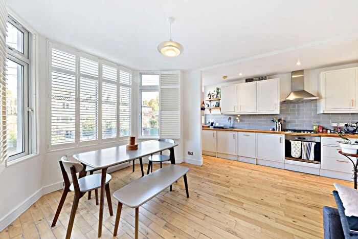 2 Bedroom Flat To Rent In Thornton Avenue, London, SW2