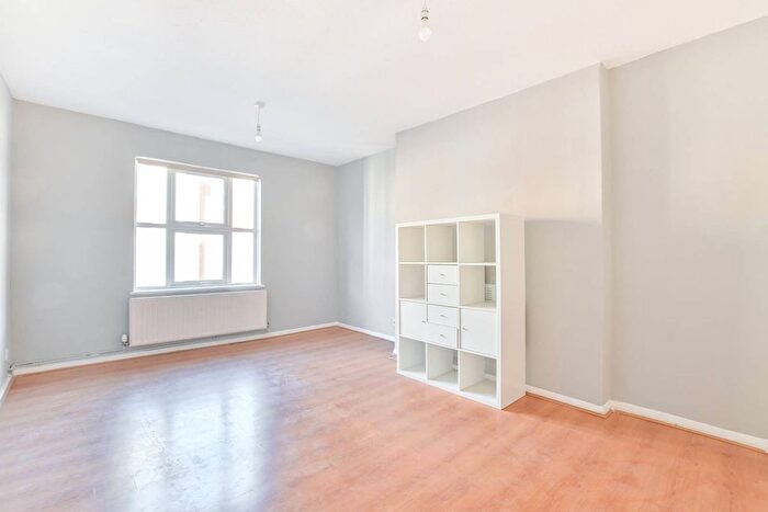 2 Bedroom Flat To Rent In Penzance Street, Holland Park, London, W11