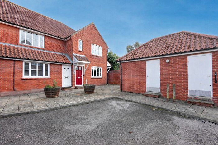 2 Bedroom Maisonette For Sale In Trinity Road, Manningtree, CO11