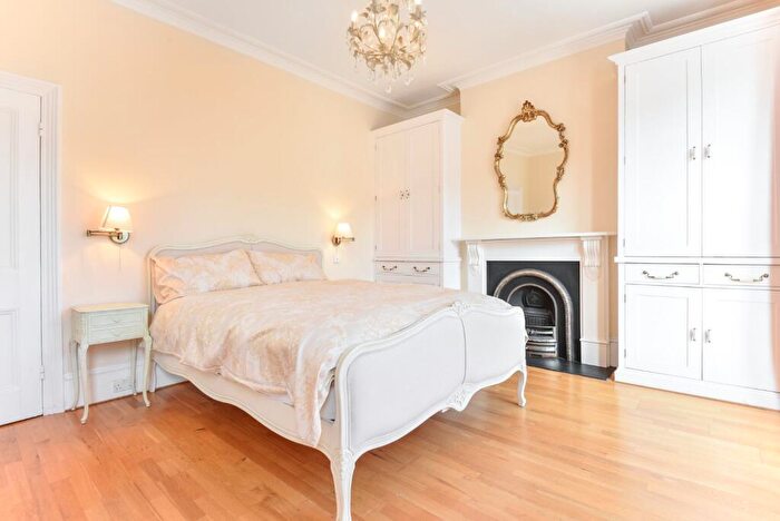 4 Bedroom House To Rent In Salcott Road, Battersea, London, SW11