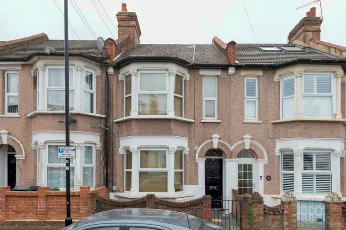 2 Bedroom Apartment To Rent In Farnborough Avenue, Walthamstow, E17