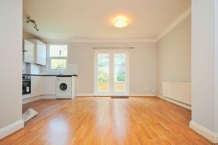 1 Bedroom Flat To Rent In Warren Avenue, Bromley, BR1