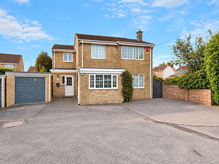 5 Bedroom Detached House For Sale In Blunsdon Road, Swindon, SN25