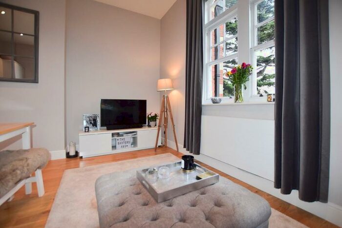 1 Bedroom Flat To Rent In Coombe Road, Kingston Upon Thames, KT2