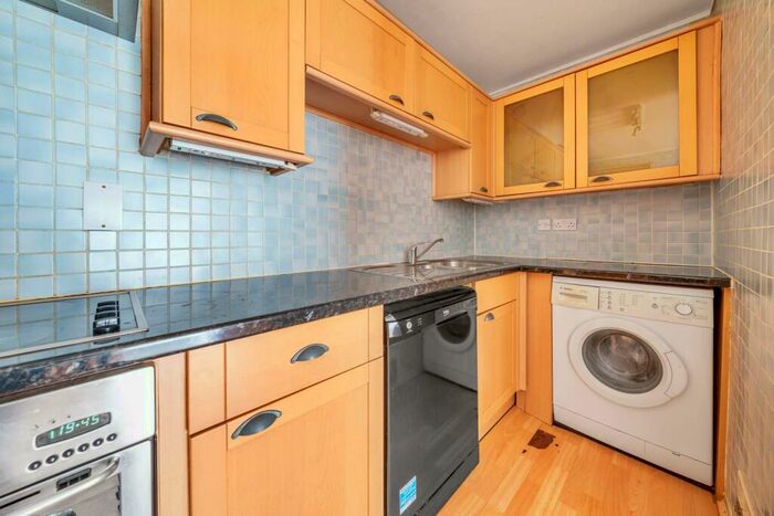 2 Bedroom Flat To Rent In Elizabeth Gardens, Stanmore, HA7