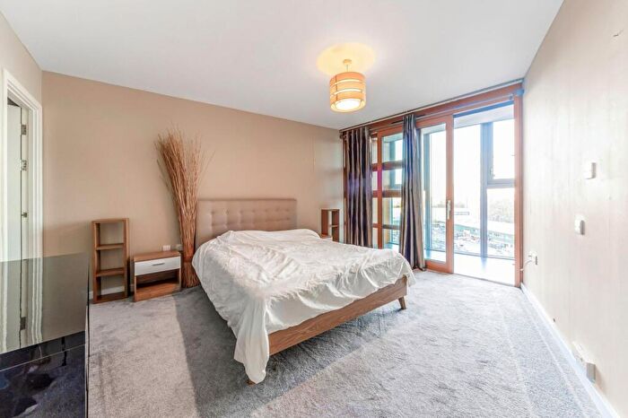 1 Bedroom Flat To Rent In Lombard Road, London, SW11