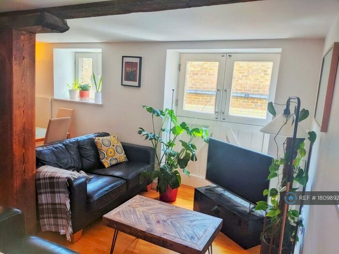 2 Bedroom Flat To Rent In East India Court, London, SE16