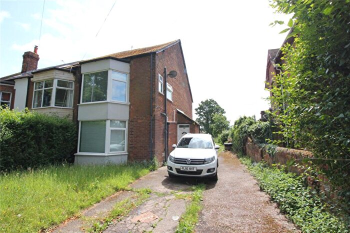2 Bedroom Apartment For Sale In Kentwood Hill, Tilehurst, Reading, RG31
