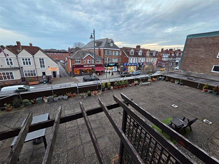 2 Bedroom Flat For Sale In Station Road, New Milton, Hampshire, BH25