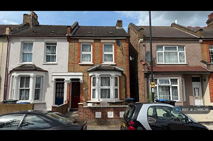 3 Bedroom End Of Terrace House To Rent In Southfield Road, Enfield, EN3