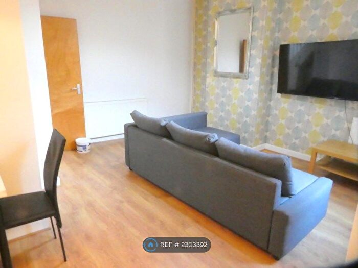 4 Bedroom End Of Terrace House To Rent In Eileen Grove, Manchester, M14