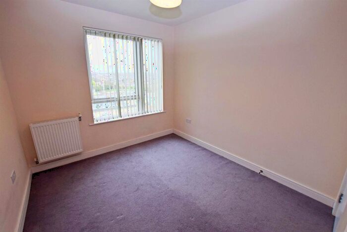 2 Bedroom Flat For Sale In Pegasus Way, Gillingham, ME7