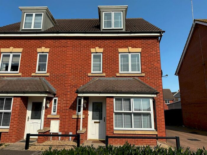 4 Bedroom End Of Terrace House To Rent In Vale Drive, Hampton Vale, Peterborough, PE7
