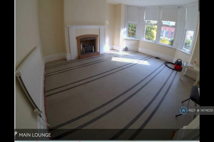 2 Bedroom Flat To Rent In Winton Avenue, Westcliff-On-Sea, SS0