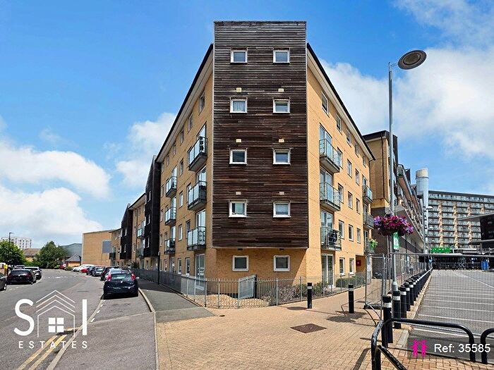 2 Bedroom Flat For Sale In Tilley Road, Feltham, TW13