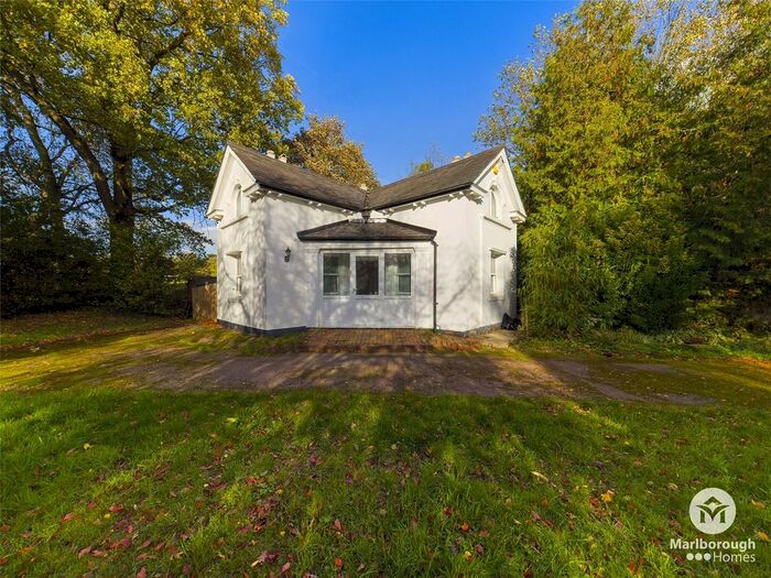 4 Bedroom Detached House To Rent In High Road, Chigwell, Essex, IG7