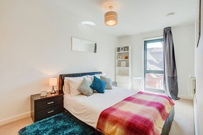 2 Bedroom Flat To Rent In Uxbridge Road, London, W3