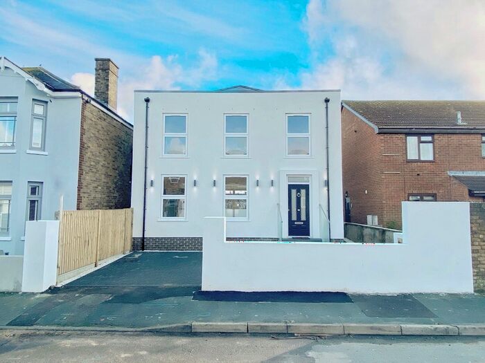 4 Bedroom Detached House To Rent In Golf Road, Deal, CT14