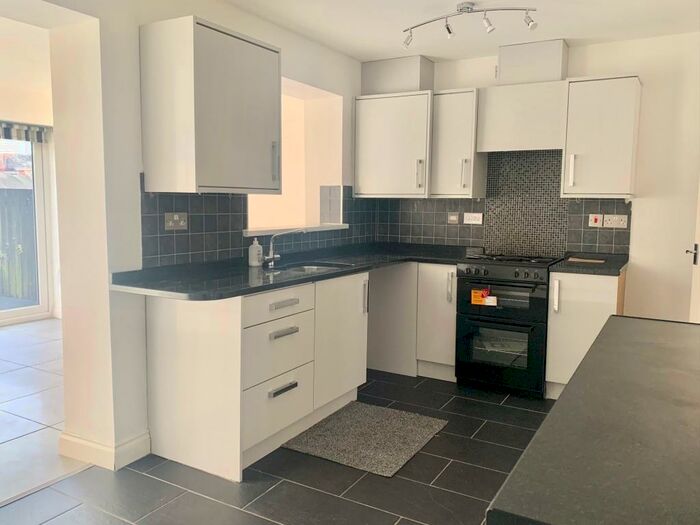 3 Bedroom Semi-Detached House To Rent In Longfield Avenue, Bilborough, NG8