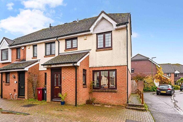 3 Bedroom End Of Terrace House For Sale In Mosse Gardens, Chichester, PO19