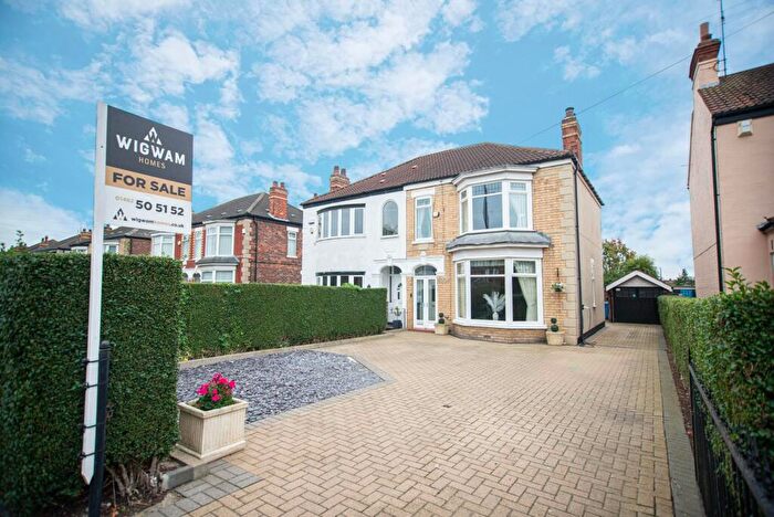 4 Bedroom Semi-Detached House For Sale In Holderness Road, Hull, HU9