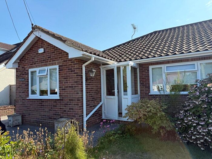 3 Bedroom Semi-detached Bungalow For Sale In Teston Road, Offham, ME19