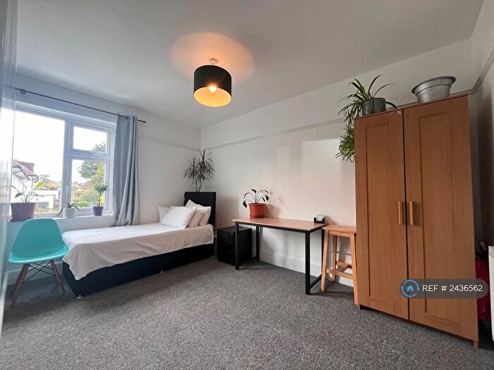 4 Bedroom Maisonette To Rent In Henleaze Road, Bristol, BS9