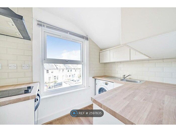 Studio To Rent In Chiswick High Road, London, W4