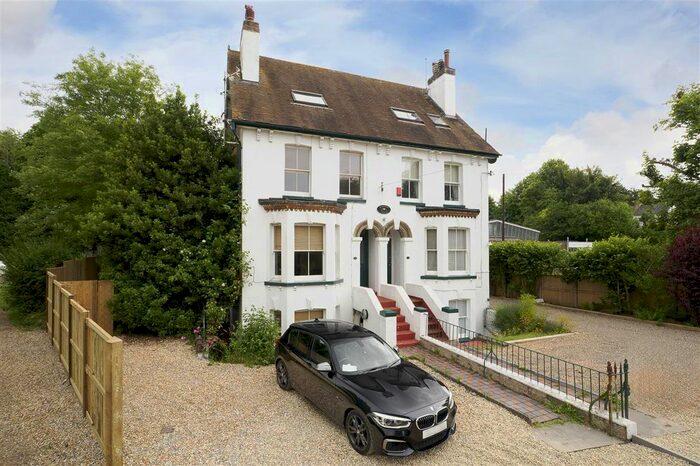 4 Bedroom Semi-Detached House For Sale In Mayfield Villas, Station Road, Shepherdswell, CT15