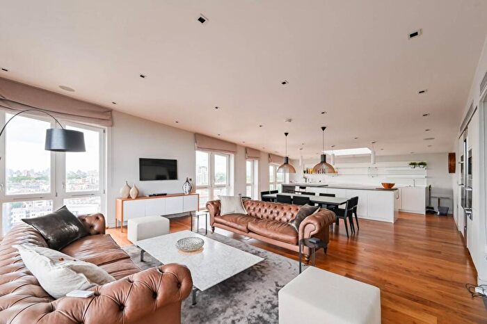 3 Bedroom Flat To Rent In Seven Sea, Mile End, London, E3