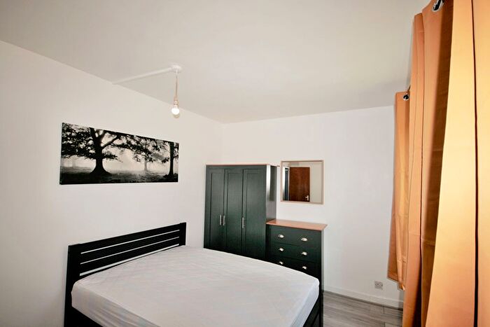 4 Bedroom Flat To Rent In Somerford Street, E1