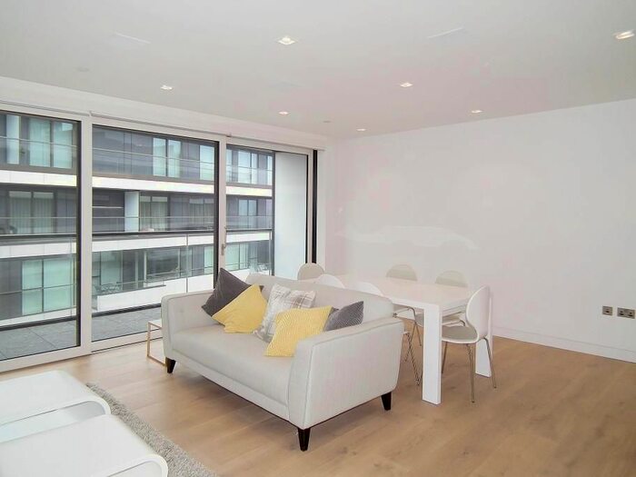 3 Bedroom Flat To Rent In Duchess Walk, London, SE1