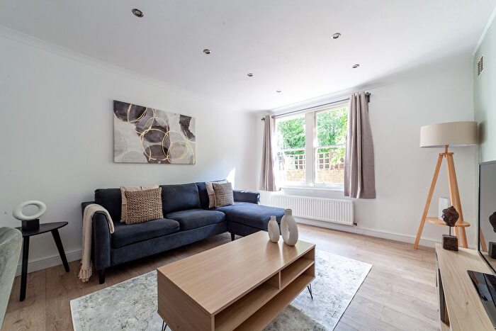 2 Bedroom Flat To Rent In Northbourne Road, London, SW4