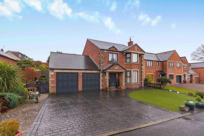 4 Bedroom Detached House For Sale In Millbrook Close, Shaw, Oldham, OL2