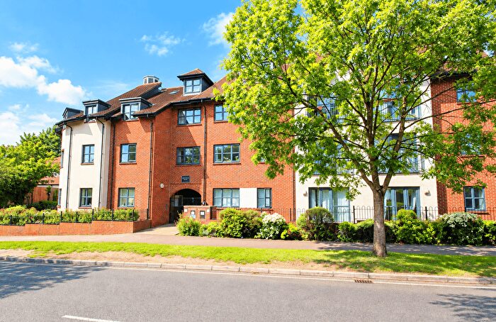 2 Bedroom Flat For Sale In Dunkerley Court, Birds Hill, Letchworth Garden City, SG6