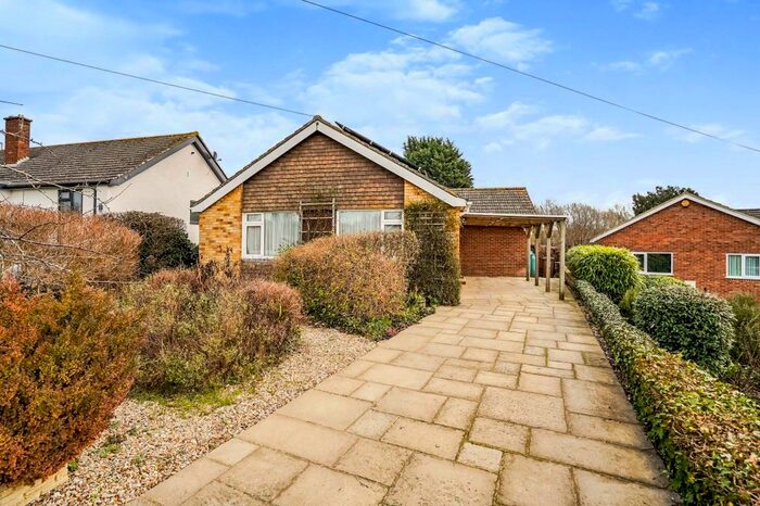 3 Bedroom Detached Bungalow For Sale In Cedar Crescent, Thame OX9