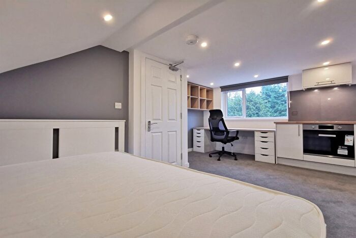 6 Bedroom Semi-detached House To Rent In Salisbury Street, Beeston, NG9