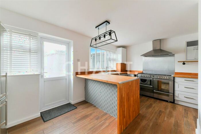 3 Bedroom Apartment To Rent In Lord St, Hoddesdon, EN11