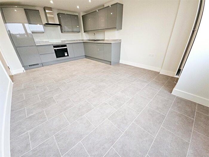 1 Bedroom Apartment For Sale In The Broadway, Leigh On Sea, Leigh On Sea, SS9