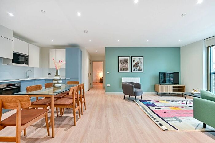 2 Bedroom Flat To Rent In The Oakgate, Leatherhead, KT22